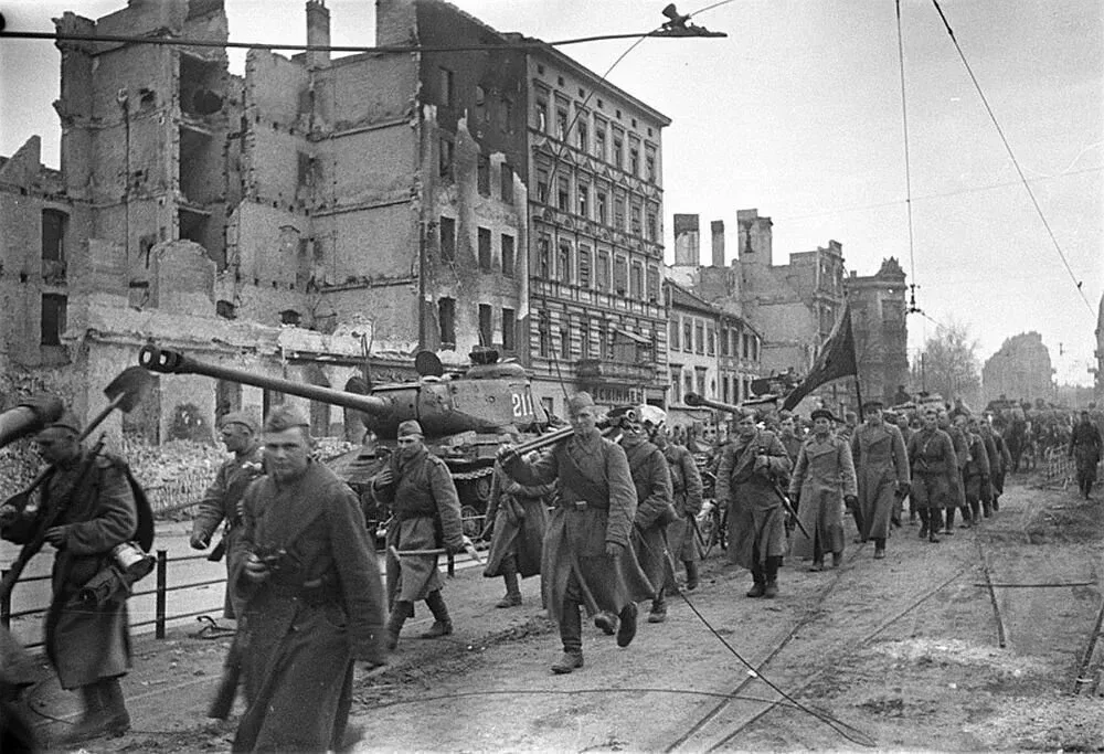 2 мая 1945 года — день, который изменил историю💯  🎖️ Капитуляция немецко-фашистских войск в Берлине!