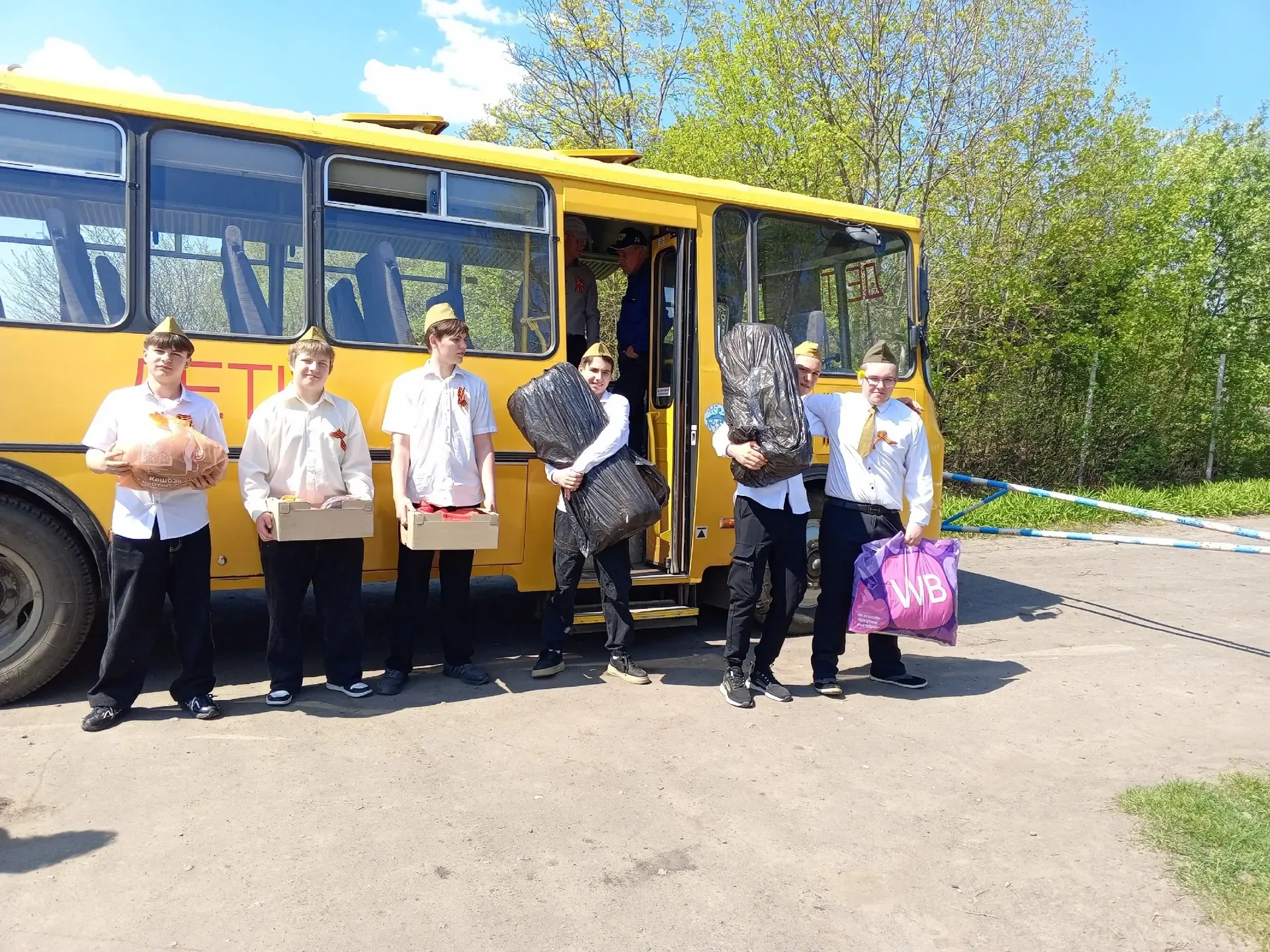 Сегодня в очередной раз учащиеся филиала МБОУ "Комсомольская СОШ" в с. Богословка, сотрудники школы 