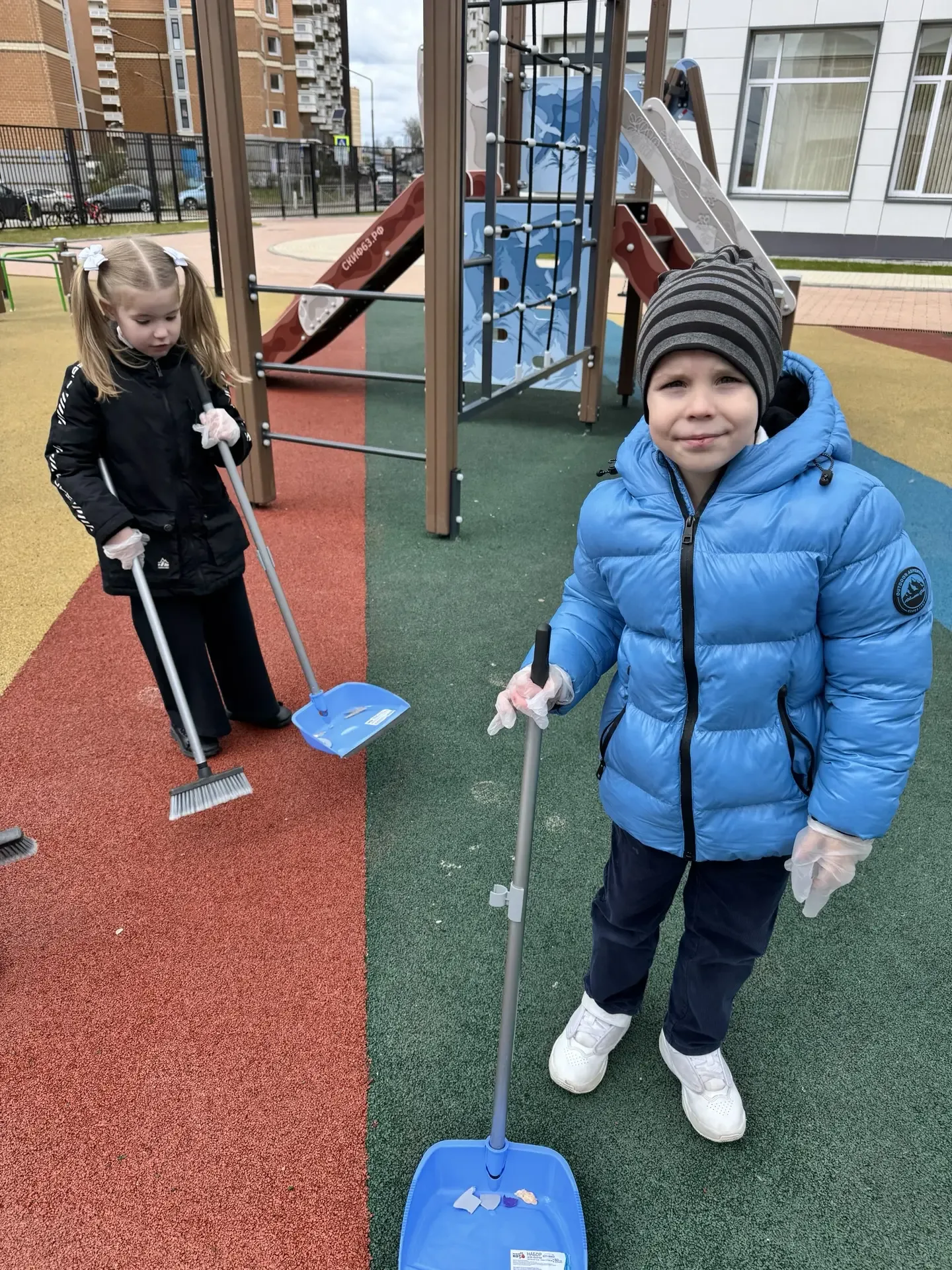 ☀️ Весна, солнце и… уборка всей школой! Наши замечательные первоклассники из 1 «Н» класса решили отм