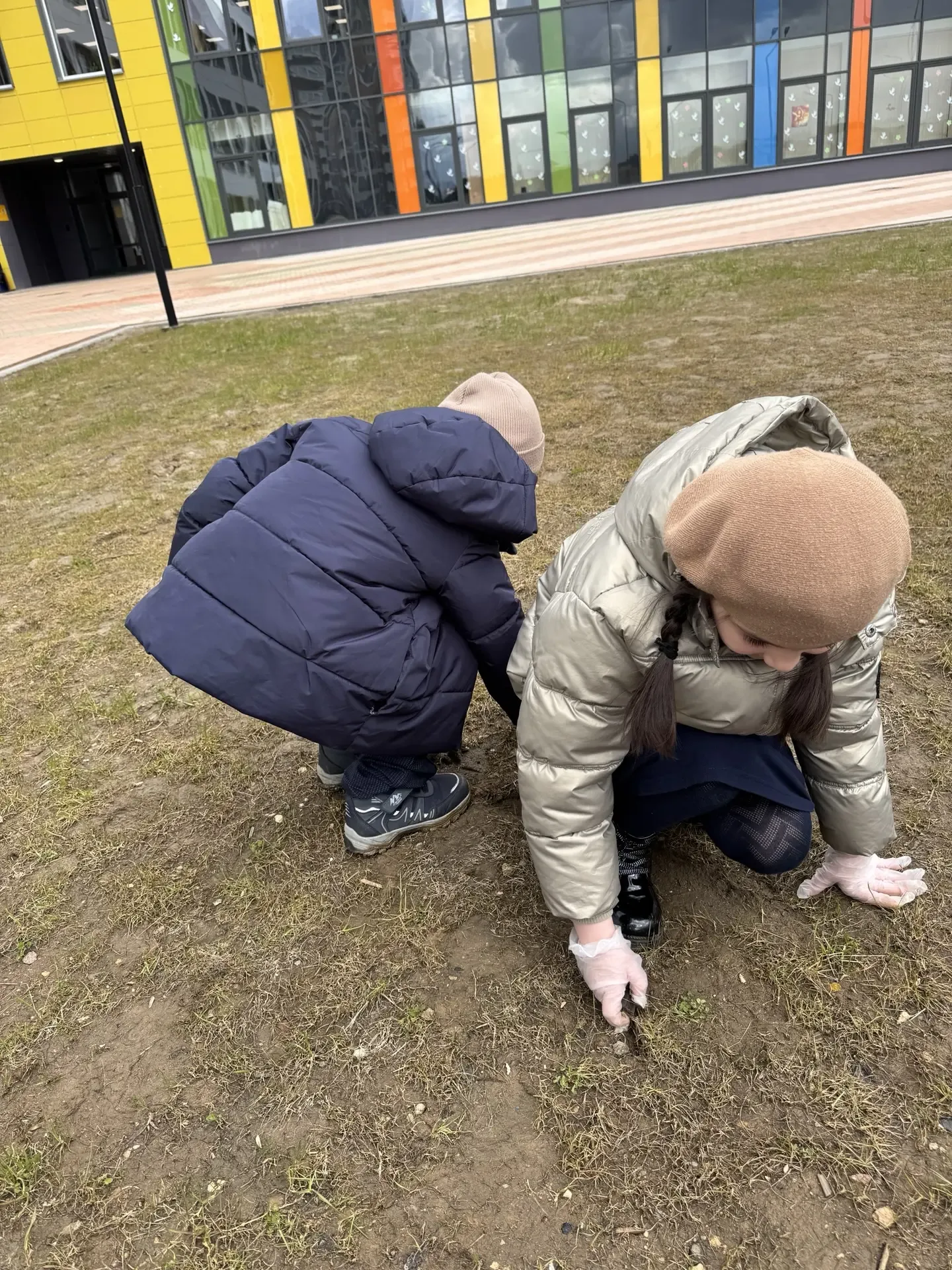 ☀️ Весна, солнце и… уборка всей школой! Наши замечательные первоклассники из 1 «Н» класса решили отм