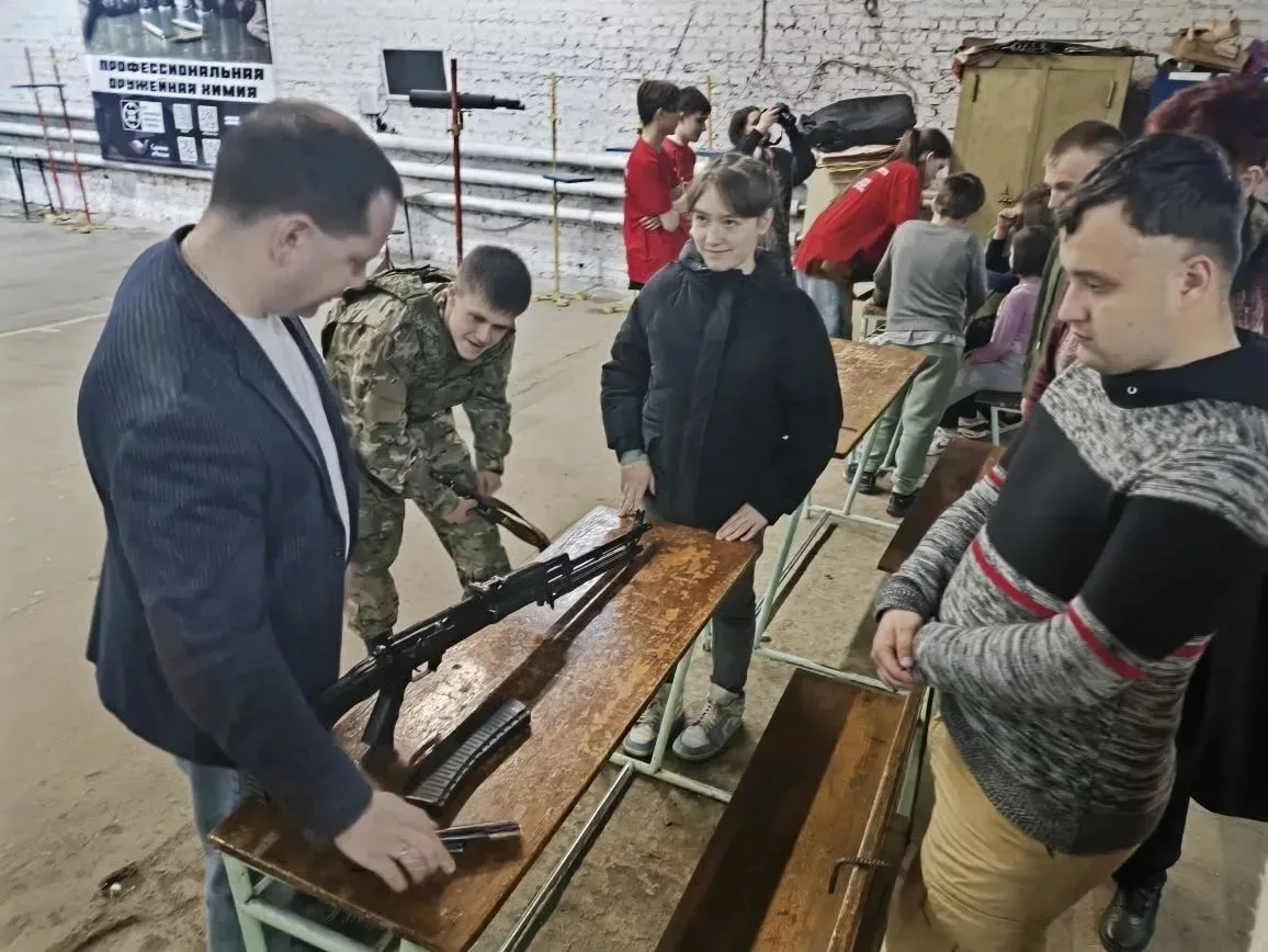 🎯Воспитанники Центра «Вишенки» посетили спортивно-стрелковый клуб «Снайпер».   💥Ребята получили неза