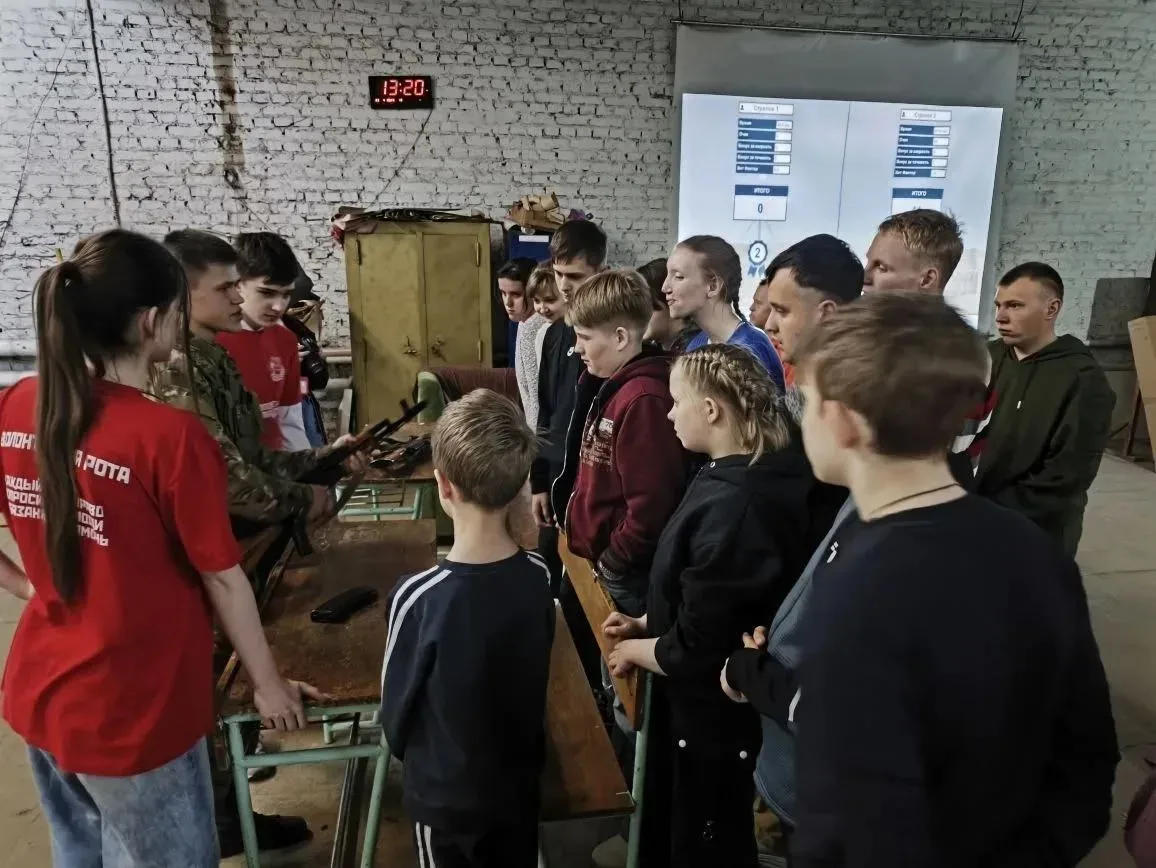 🎯Воспитанники Центра «Вишенки» посетили спортивно-стрелковый клуб «Снайпер».   💥Ребята получили неза
