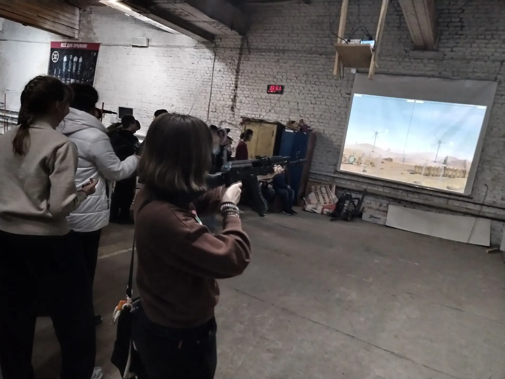 🎯Воспитанники Центра «Вишенки» посетили спортивно-стрелковый клуб «Снайпер».   💥Ребята получили неза