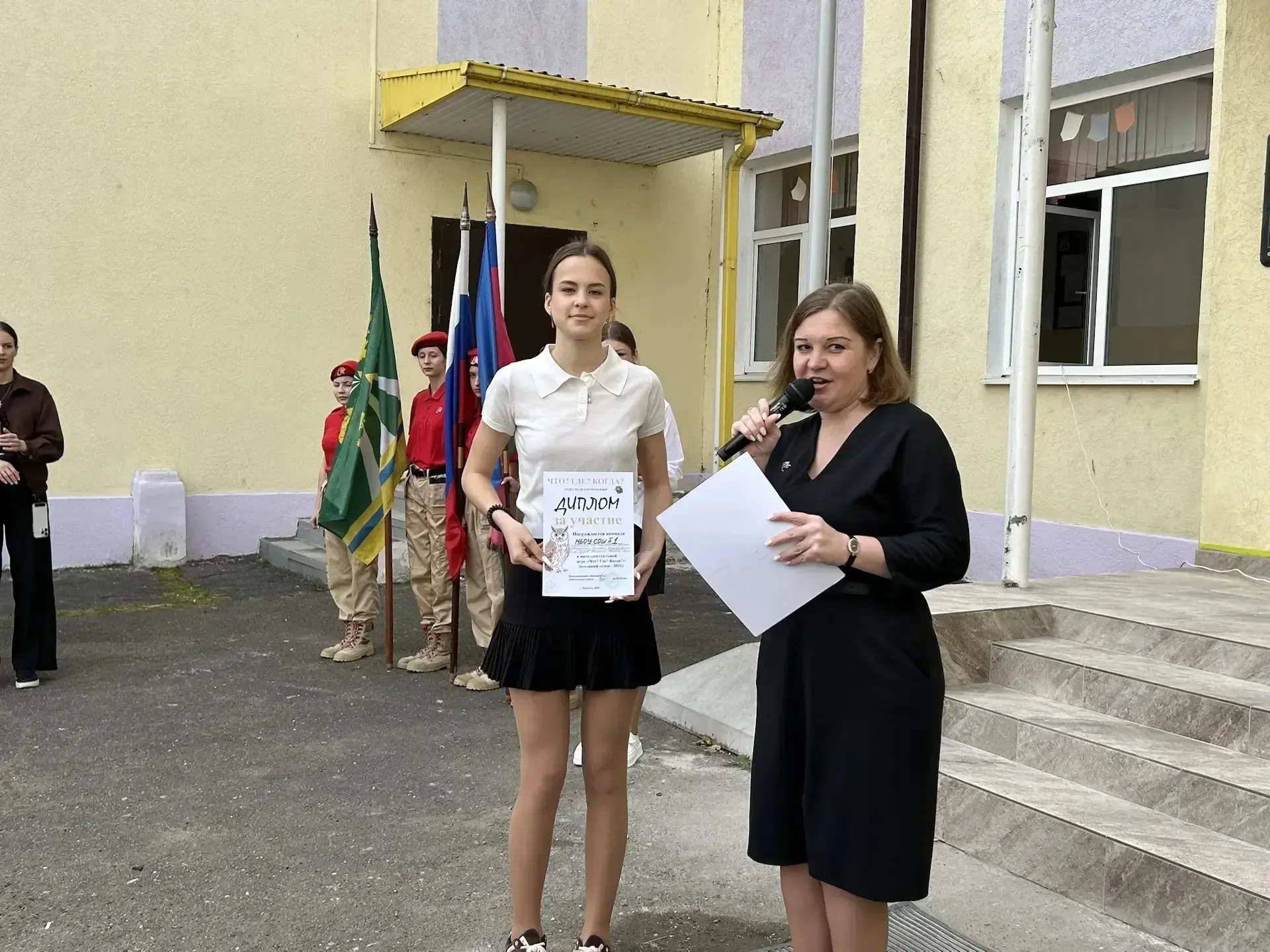 ❤ Ценности, которые помогают нам быть вместе 🇷🇺 Понедельник в школе начался с традиционной линейки, 