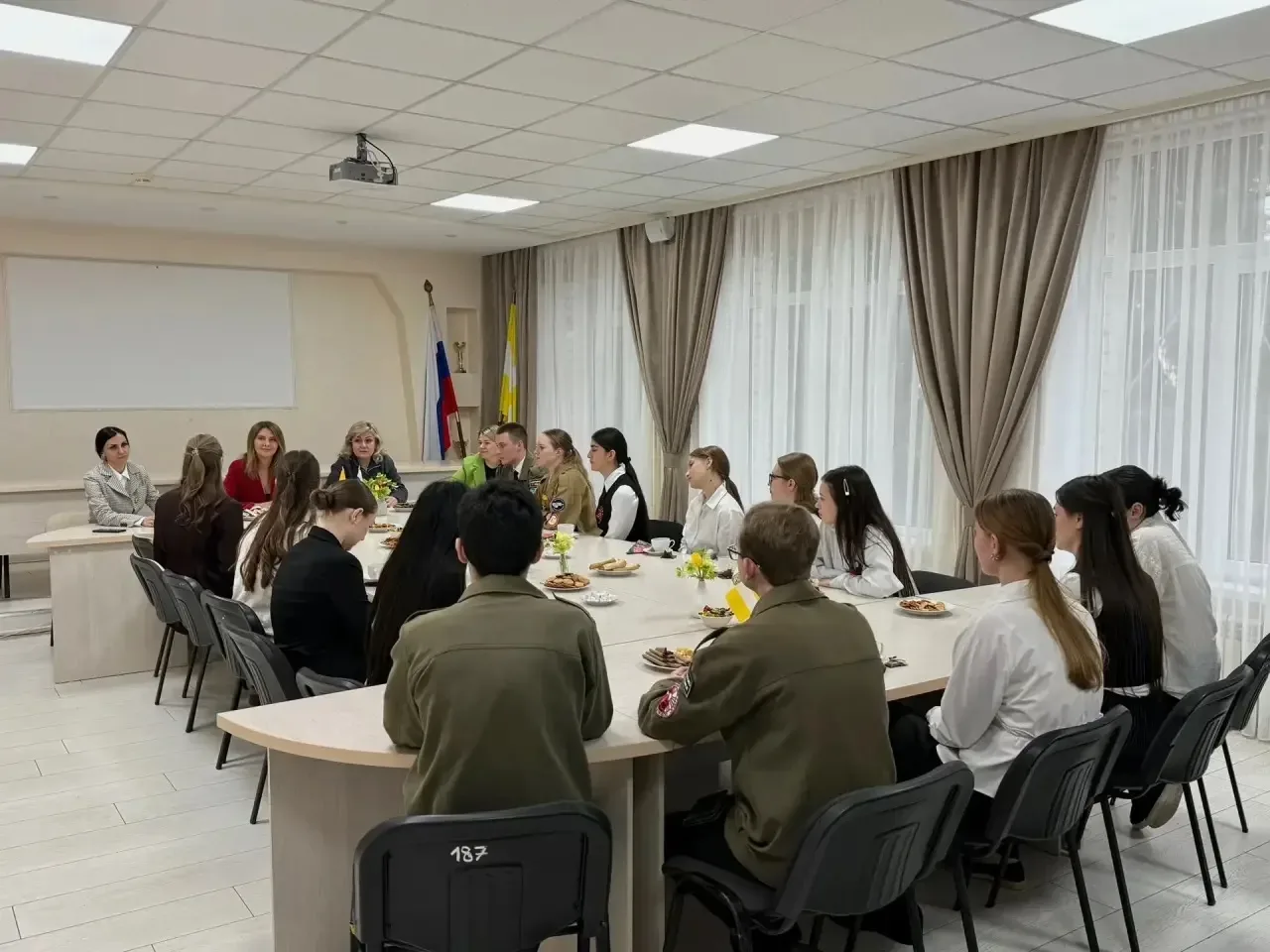 В ФИЛИАЛЕ СГПИ В ГОРОДЕ ЖЕЛЕЗНОВОДСКЕ ПРОШЛА ВСТРЕЧА И.О. РЕКТОРА И.С. АЛЕКСЕЕВОЙ СО СТУДЕНЧЕСКИМ АК