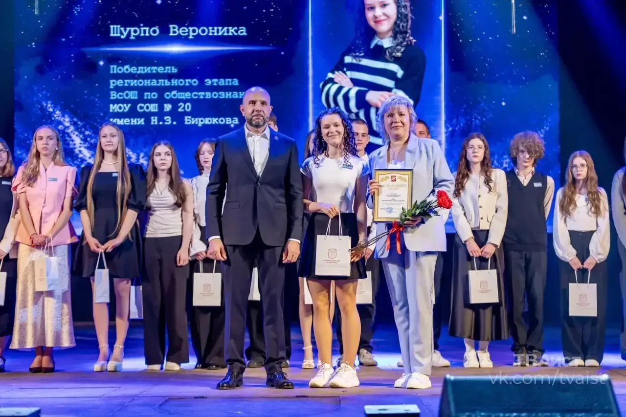 🌟 Гордость Орехово-Зуевского округа: рекордный рывок в образовании!  Сегодня в Зимнем театре чествов