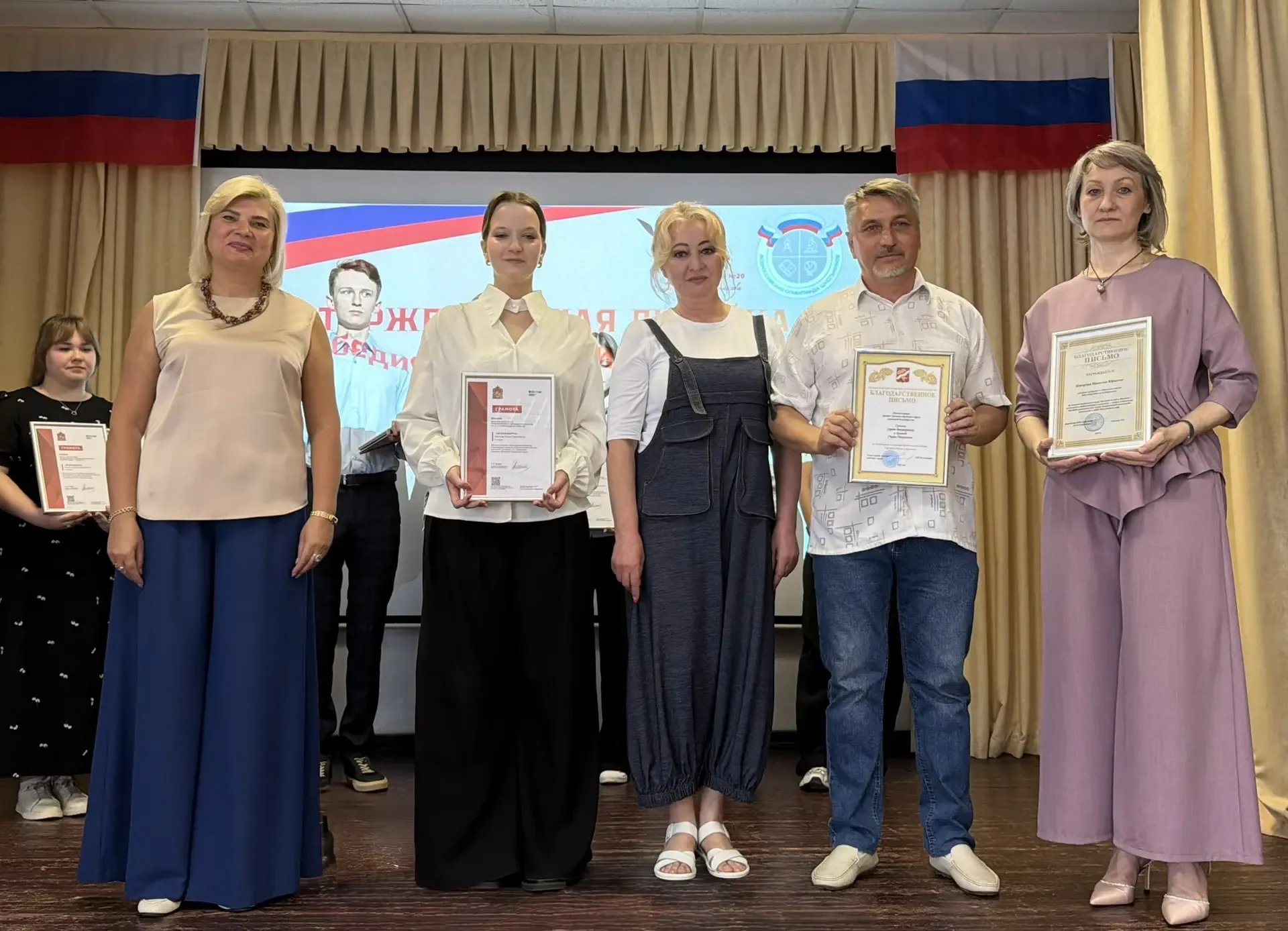🏆ТРИУМФ ИНТЕЛЛЕКТА🚀  Сегодня в стенах родной Школы № 20 им. Н.З. Бирюкова аплодировали и приветствов