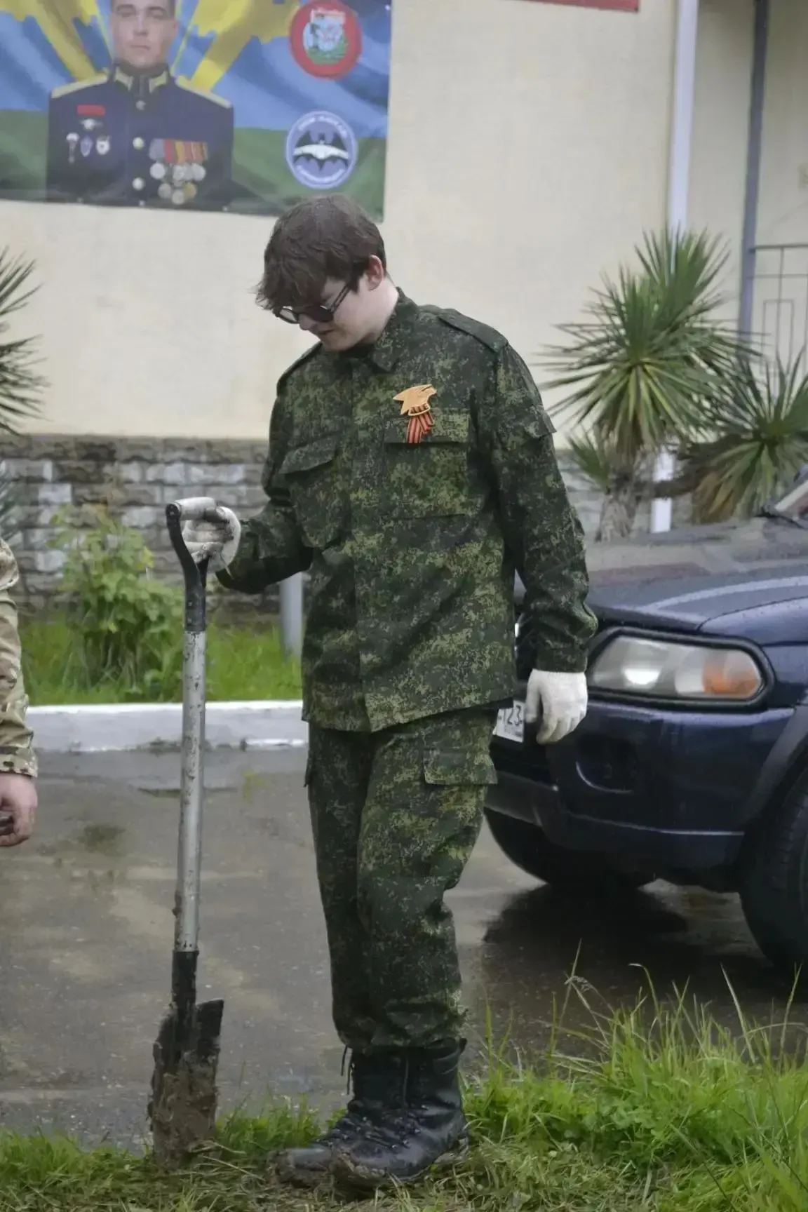 Юнармейский отряд школы №25 принял участие в благоустройстве памятных мест  📆2 мая юнармейский отряд