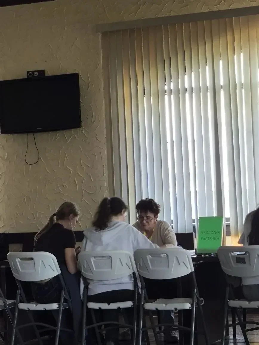 🌿 Наши юные экологи на городском слёте!  📆Сегодня ученицы 10 «В» класса Романо Алиса и Чернова Полин