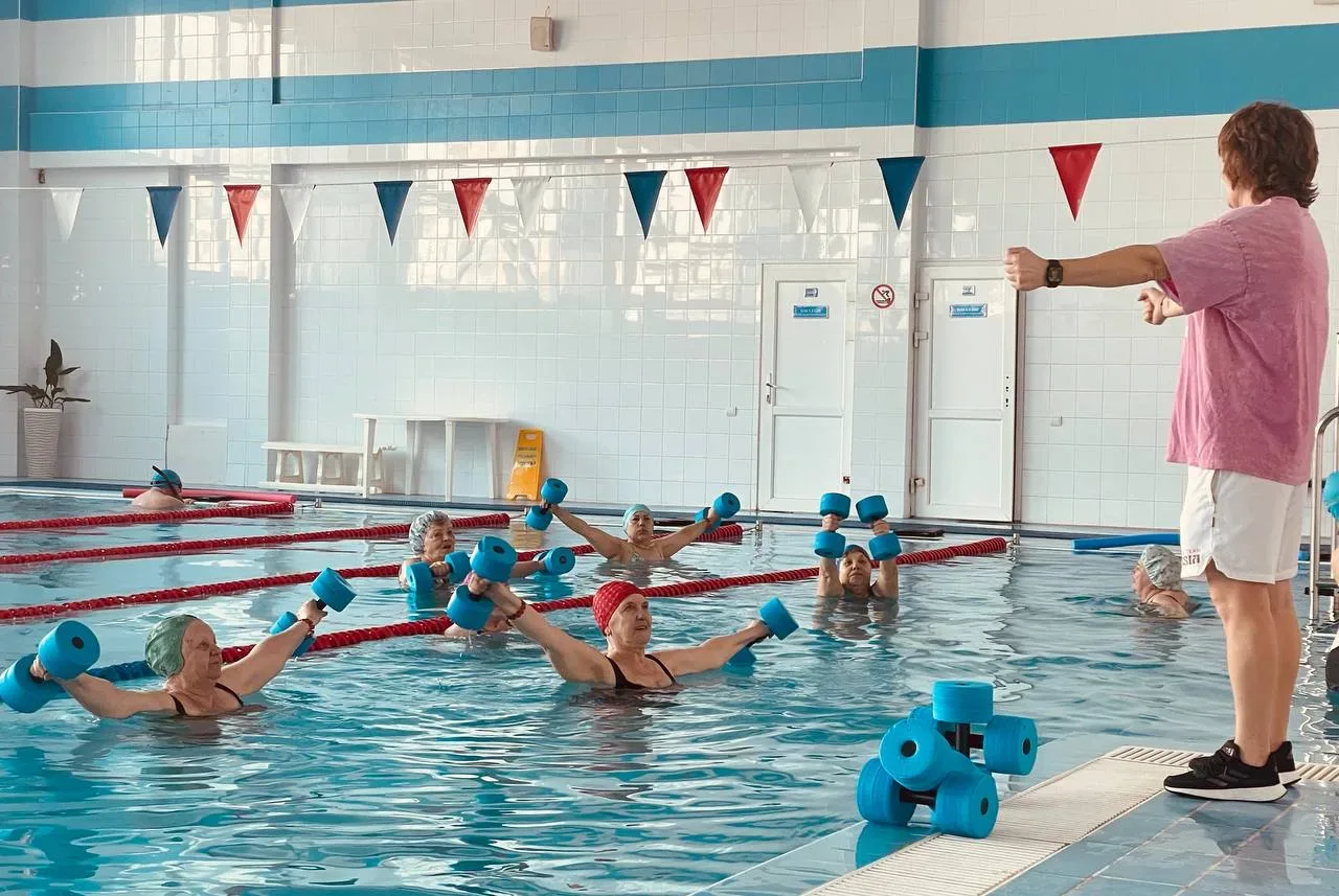 Плавание в бассейне — чит-код для сердца 🏊‍♂️♥️  Плавание признано одним из наиболее эффективных спо