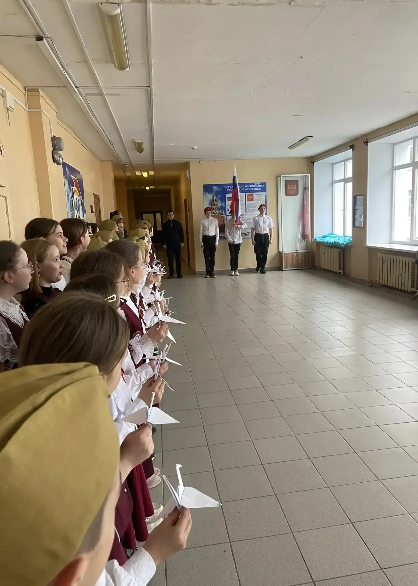 🇷🇺ТОРЖЕСТВЕННАЯ ЛИНЕЙКА ПАМЯТИ🎖  🇷🇺8 мая, накануне Дня Победы, в нашей школе для учащихся прошла тор