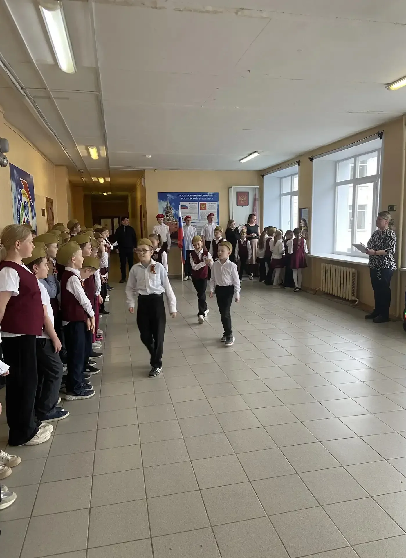 🇷🇺ТОРЖЕСТВЕННАЯ ЛИНЕЙКА ПАМЯТИ🎖  🇷🇺8 мая, накануне Дня Победы, в нашей школе для учащихся прошла тор