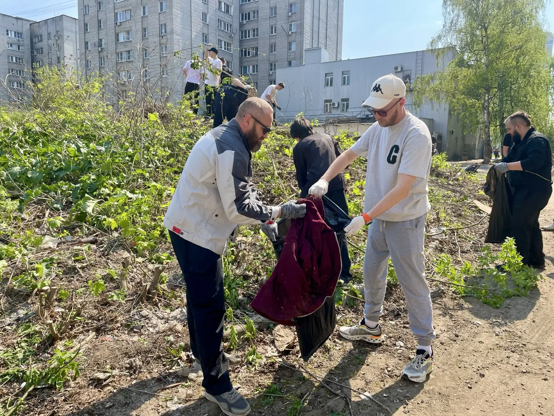 ФКР Липецкой области присоединился к акции «Чистый четверг» 🧤♻️   Сотрудники Фонда вместе с генераль