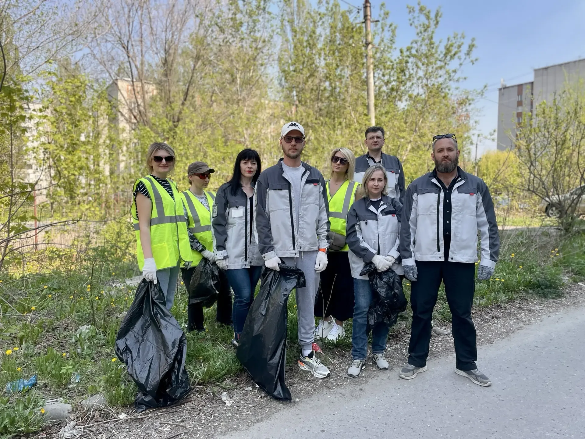 ФКР Липецкой области присоединился к акции «Чистый четверг» 🧤♻️   Сотрудники Фонда вместе с генераль