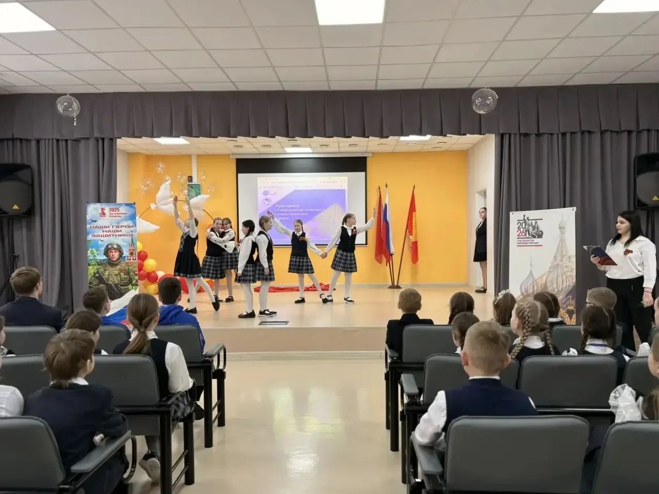 🇷🇺 В школе №16 ОК «Эффективная школа» торжественно дан старт Всероссийской акции «Георгиевская ленто