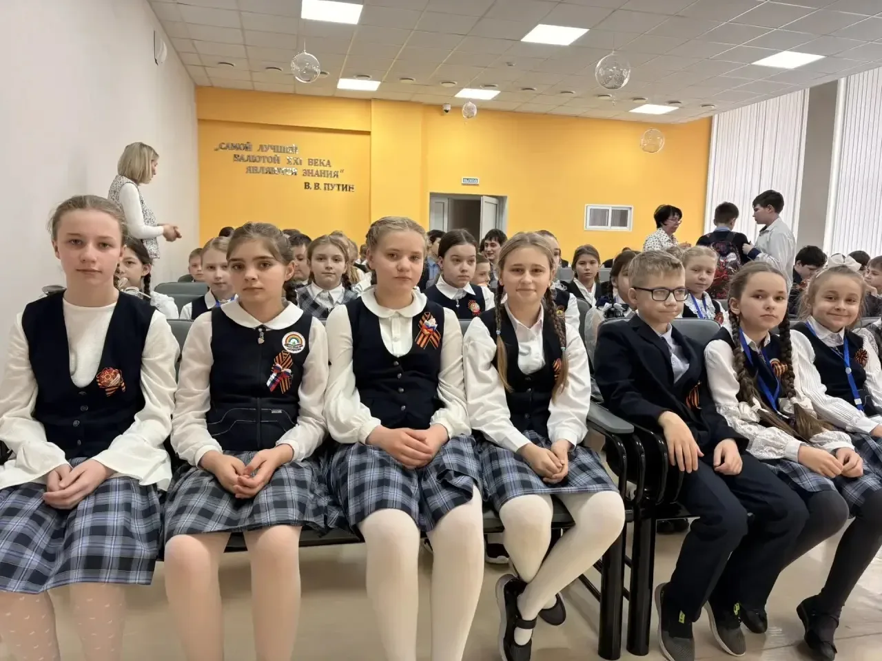 🇷🇺 В школе №16 ОК «Эффективная школа» торжественно дан старт Всероссийской акции «Георгиевская ленто
