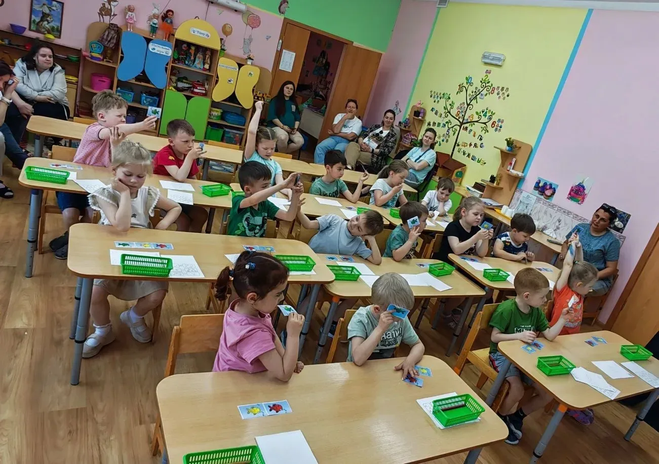 В младшей группе  «Солнышки»ДО "Умка" прошло комплексное итоговое занятие (познавательное и художест