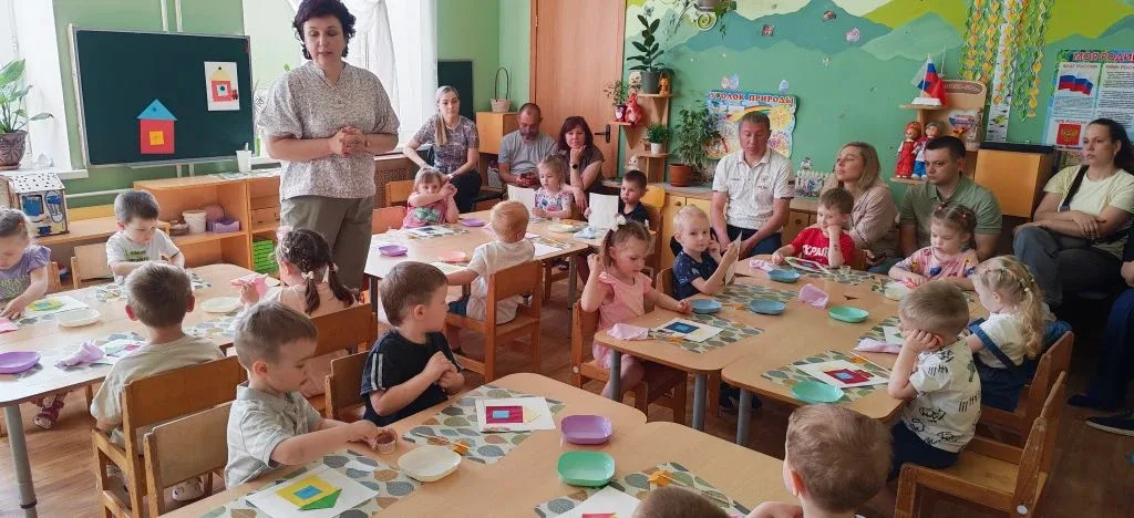 В младшей группе  «Солнышки»ДО "Умка" прошло комплексное итоговое занятие (познавательное и художест