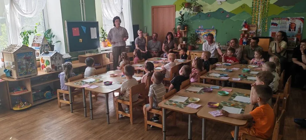 В младшей группе  «Солнышки»ДО "Умка" прошло комплексное итоговое занятие (познавательное и художест