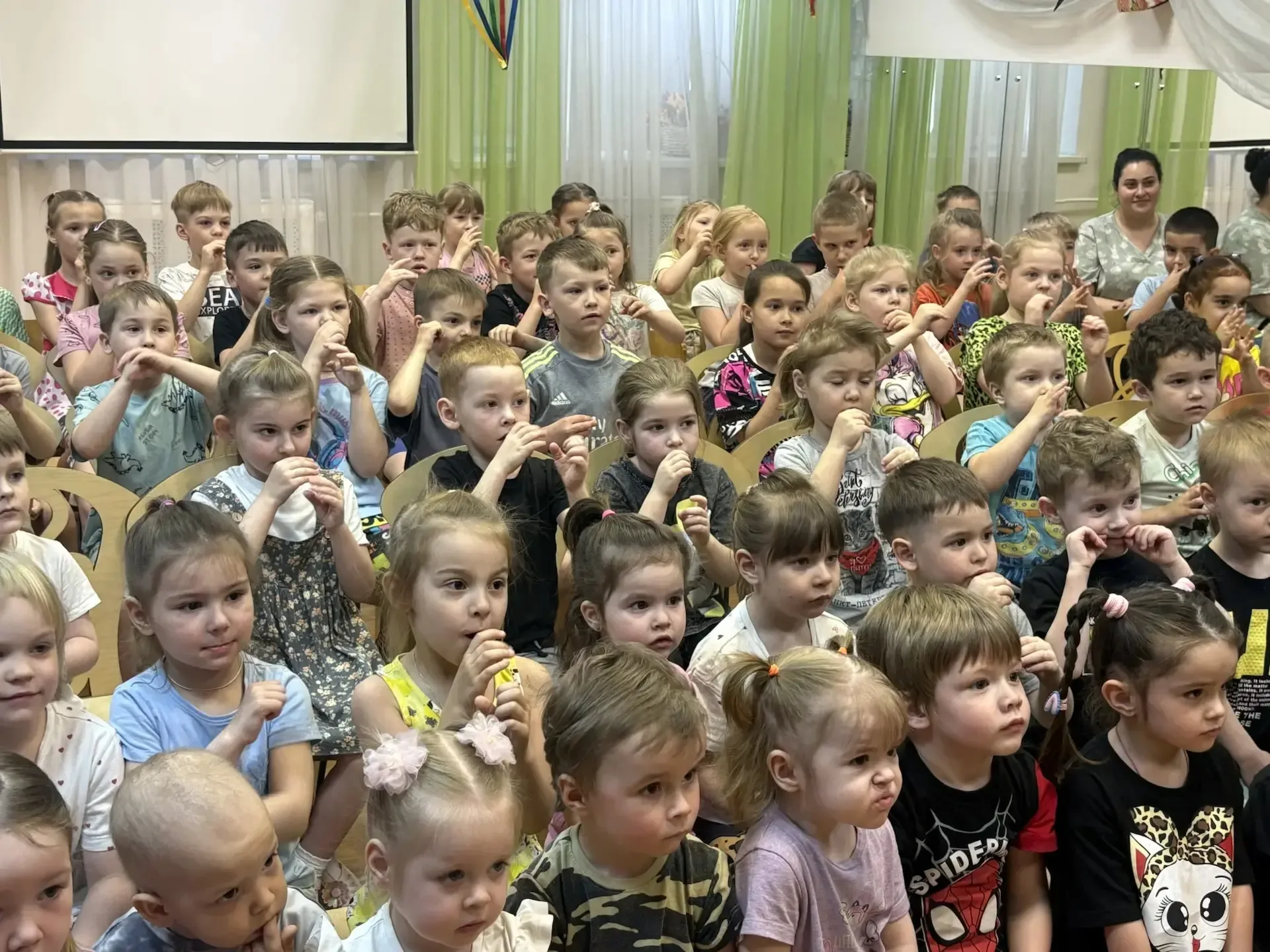 И вновь творческая группа «Большая Медведица» порадовала ребят-дошколят кукольным спектаклем «Лесные