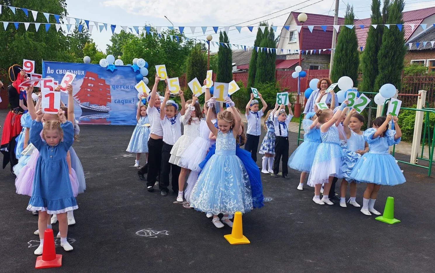 💙🩵🤍 От дошкольного детства к школьным берегам! 🤍🩵💙  🌊Сегодня в ДО "Умка" на празднично украшенной сп