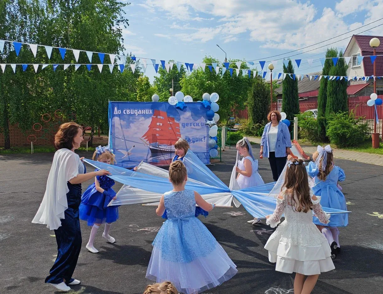 💙🩵🤍 От дошкольного детства к школьным берегам! 🤍🩵💙  🌊Сегодня в ДО "Умка" на празднично украшенной сп