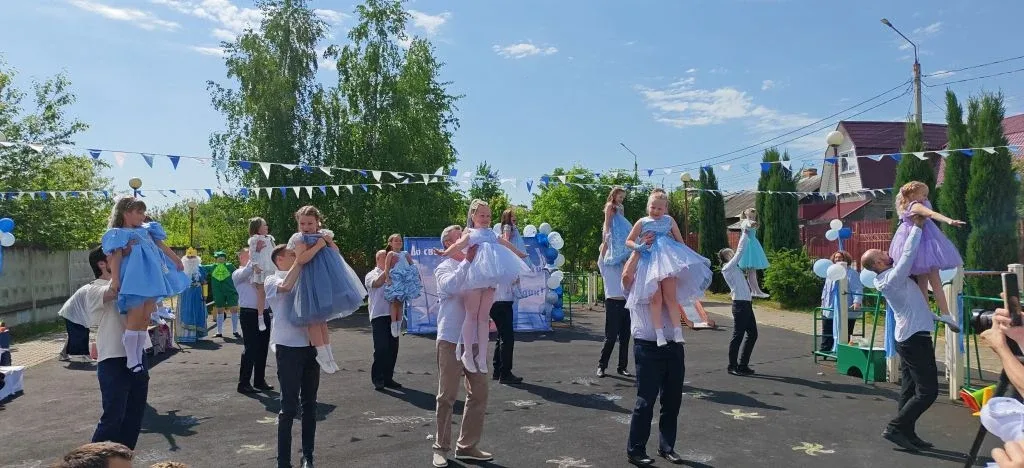 💙🩵🤍 От дошкольного детства к школьным берегам! 🤍🩵💙  🌊Сегодня в ДО "Умка" на празднично украшенной сп