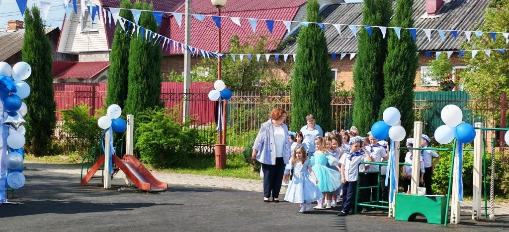 💙🩵🤍 От дошкольного детства к школьным берегам! 🤍🩵💙  🌊Сегодня в ДО "Умка" на празднично украшенной сп
