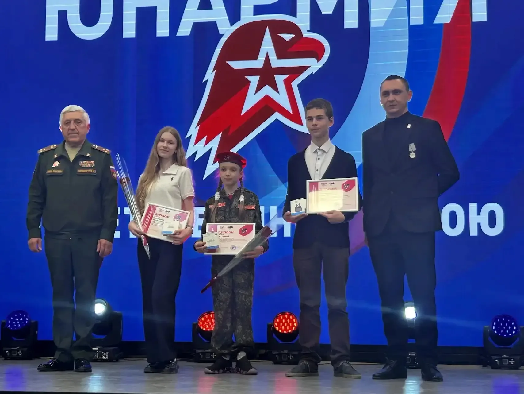 🏆 Победителей конкурса «История военной службы моих родственников» наградили в Оренбурге!  📍 В регио