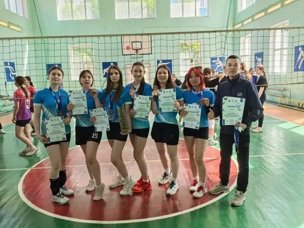 🥉 Команда АГПК — бронзовые призеры «УниверЛиги Регионов» по волейболу!   С 4 по 8 мая в спортивном з