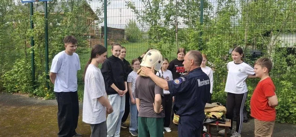 🧑‍🚒 Юные участники туристического слёта освоили навыки пожаротушения  15 мая сотрудники отдельного п