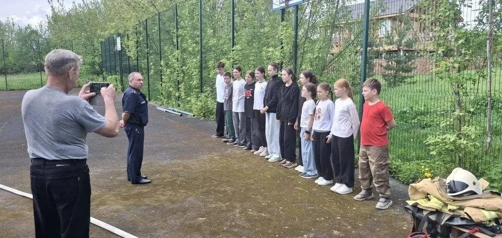 🧑‍🚒 Юные участники туристического слёта освоили навыки пожаротушения  15 мая сотрудники отдельного п