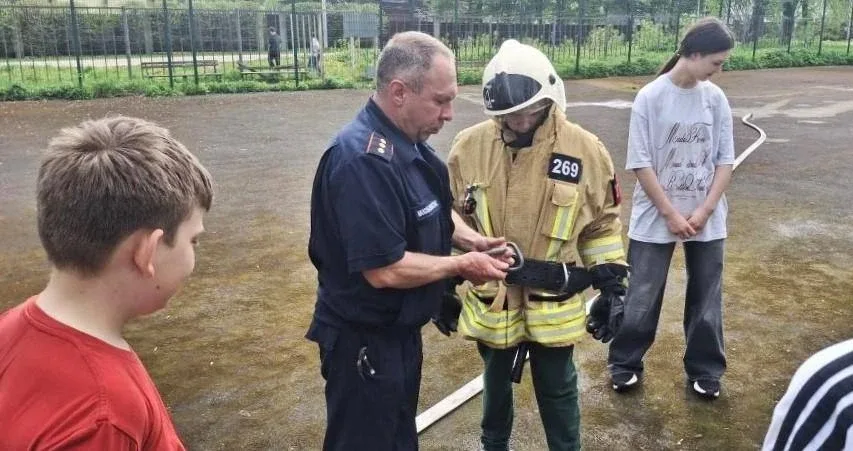 🧑‍🚒 Юные участники туристического слёта освоили навыки пожаротушения  15 мая сотрудники отдельного п