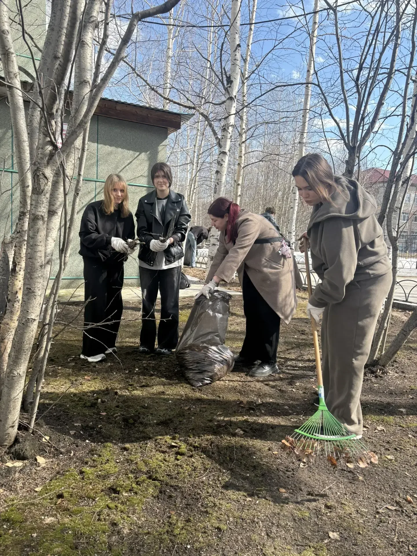🌷 Мир! Труд! Май!  В преддверии праздника Студенты, преподаватели и сотрудники колледжа дружно вышли