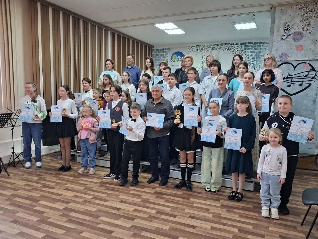 Поздравляем Лысенко Ивана, ученика 5 б класса, с победой в межрегиональном конкурсе исполнительского