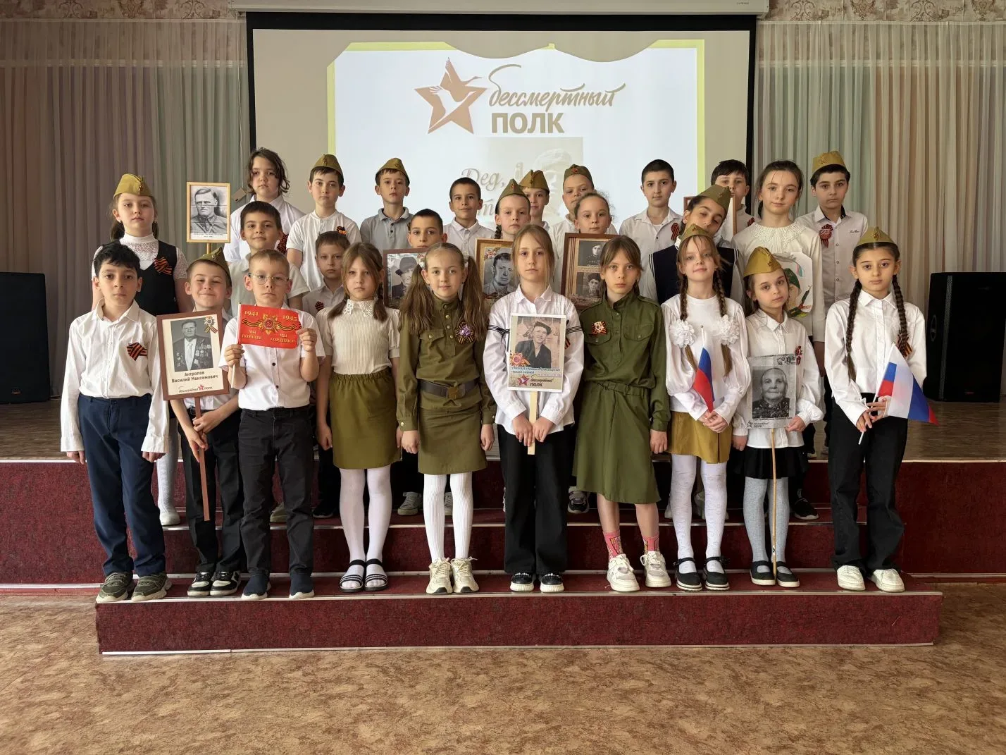 🕯 Бессмертный полк в нашей школе: помним, гордимся!   Сегодня на школьной линейке ученики вспомнили 