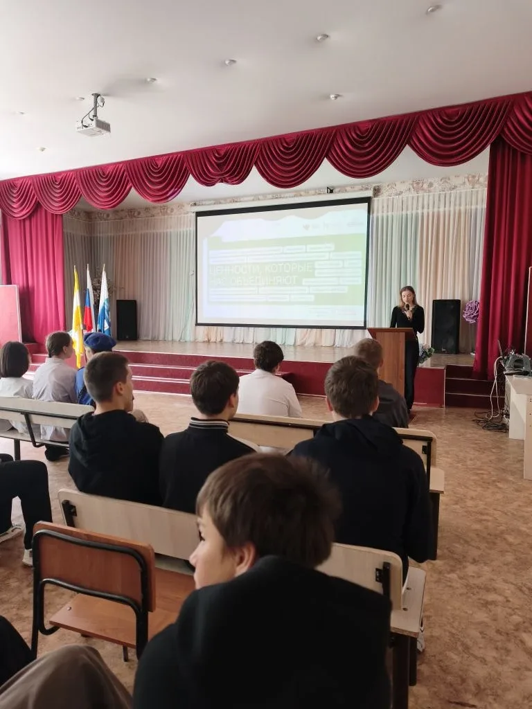 РАЗГОВОРЫ О ВАЖНОМ | 19.05.2026  Новая учебная неделя в нашей школе началась с традиций: ✅ Торжестве