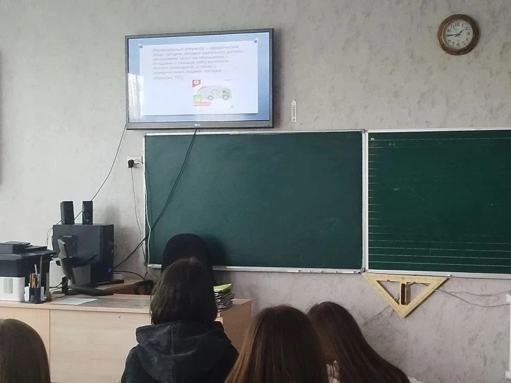 ♻️В рамках проекта «Школа ЖКХ» для учеников провели занятия на важную тему: «Обращение с ТКО. Профес