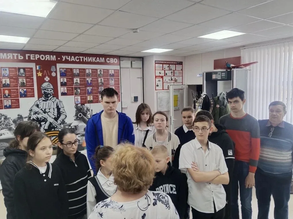 ЭКСКУРСИЯ В МУЗЕЙ  В преддверии Дня Победы ученики нашей школы посетили краеведческий музей имени Н.