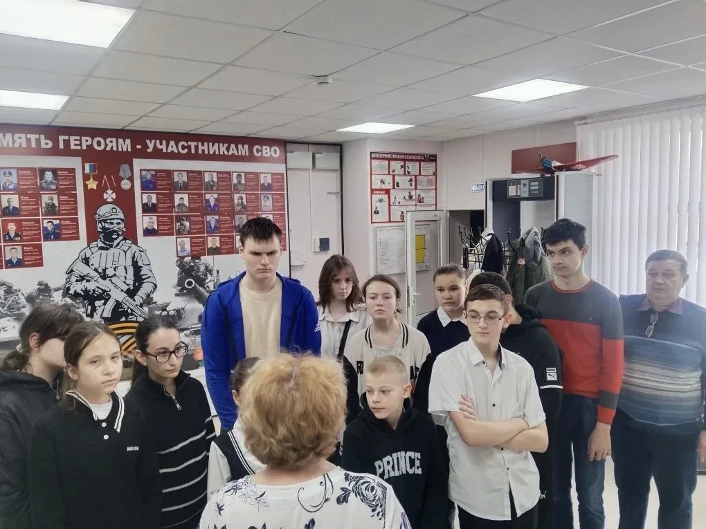 ЭКСКУРСИЯ В МУЗЕЙ  В преддверии Дня Победы ученики нашей школы посетили краеведческий музей имени Н.