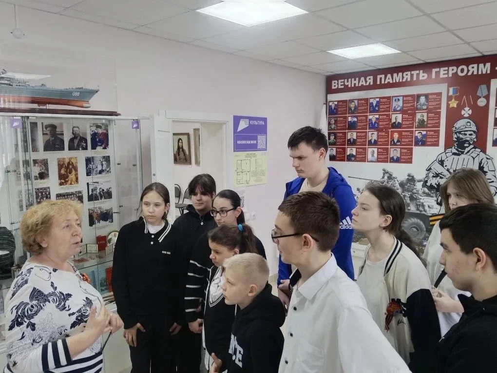 ЭКСКУРСИЯ В МУЗЕЙ  В преддверии Дня Победы ученики нашей школы посетили краеведческий музей имени Н.