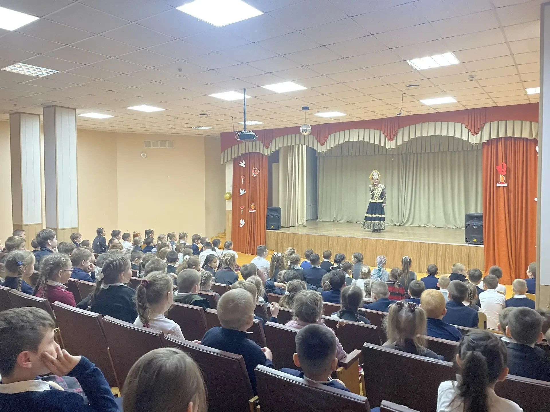 🎭Вместе дружбою сильны: как в нашей школе оживали русские народные сказки! 🎭  На днях для наших млад