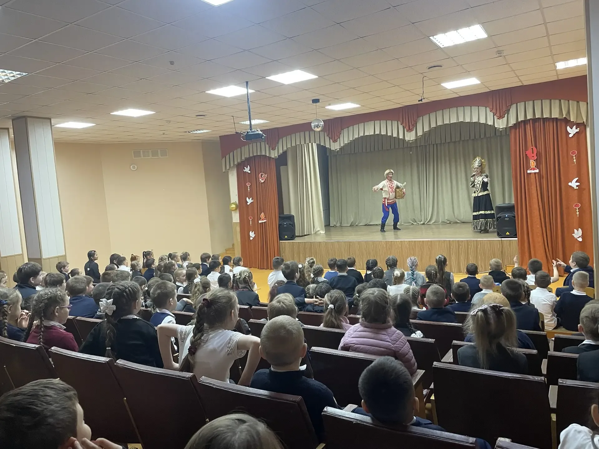🎭Вместе дружбою сильны: как в нашей школе оживали русские народные сказки! 🎭  На днях для наших млад