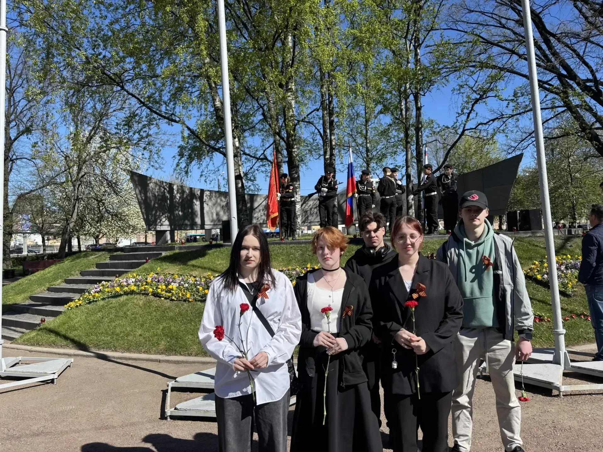 В Адмиралтейском районе прошли торжественные церемонии возложения цветов, посвящённые Дню Победы. В 