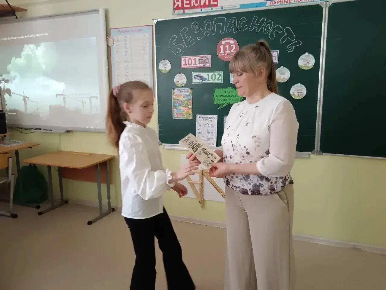 🚨 Безопасность детей — превыше всего!  В нашей школе прошла важная профилактическая беседа, посвящен