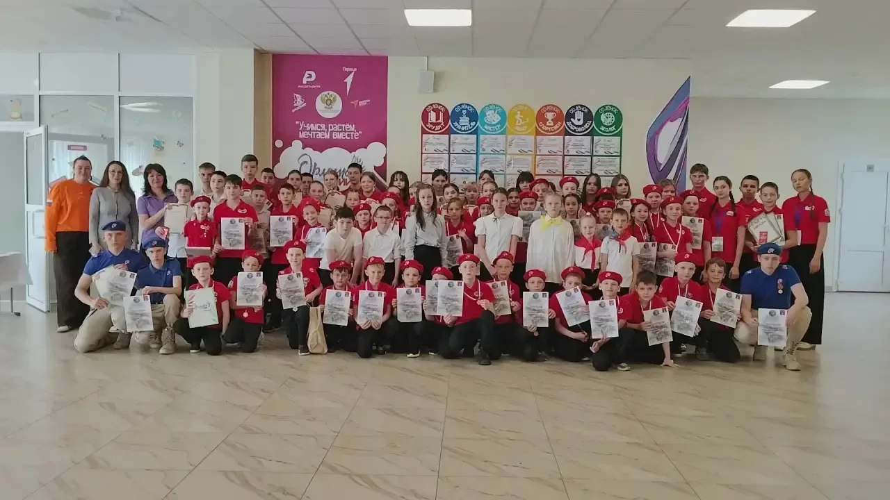 🌟 Торжественная линейка: награждение наставников и активистов школы! 🌟   Сегодня в МБОУ СОШ N 20 про