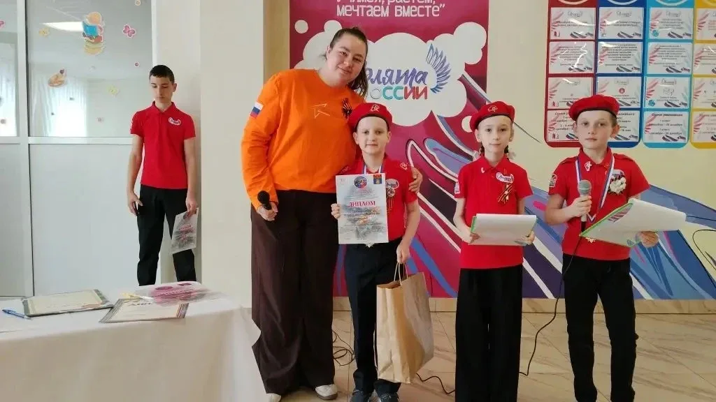 🌟 Торжественная линейка: награждение наставников и активистов школы! 🌟   Сегодня в МБОУ СОШ N 20 про