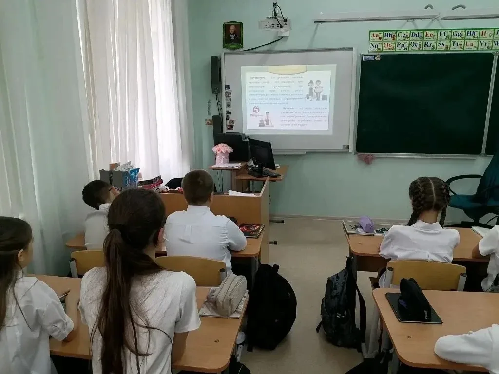 🛒 Знаем свои права – делаем осознанный выбор!  На этой неделе в нашей школе прошли тематические клас