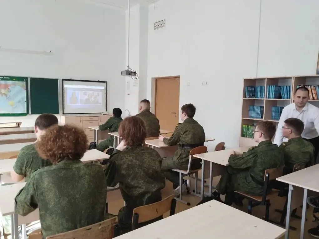 18 мая занятие «Разговоры о важном» было посвящено теме «Ценности, которые нас объединяют».  Вместе 