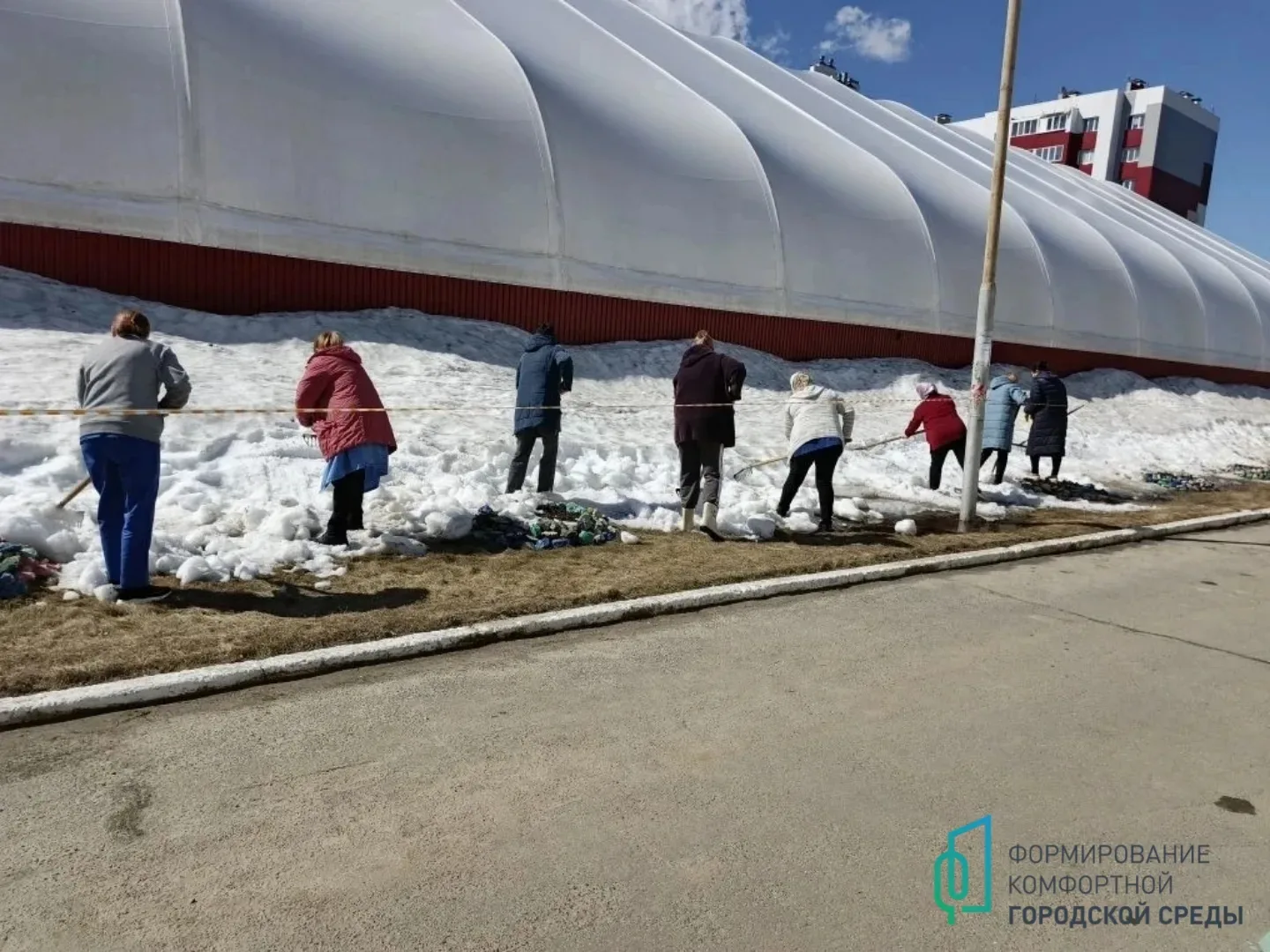 Сегодня школой проведëн Всероссийский субботник, в котором приняли участие более 100 человек.